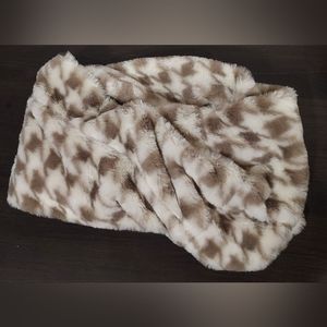 Faux Fur Scarf with Star Design